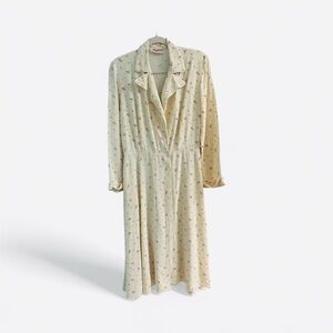 Vintage 1940's Pale Pink and Roses Rayon
Dressing Gown